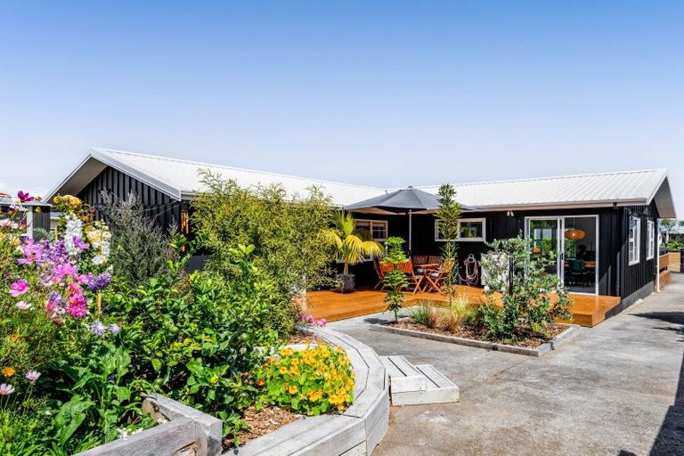 Photo of property in 8 Hussey Street, Oakura, 4314