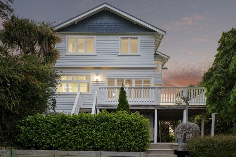 Photo of property in 7 Hackthorne Road, Cashmere, Christchurch, 8022