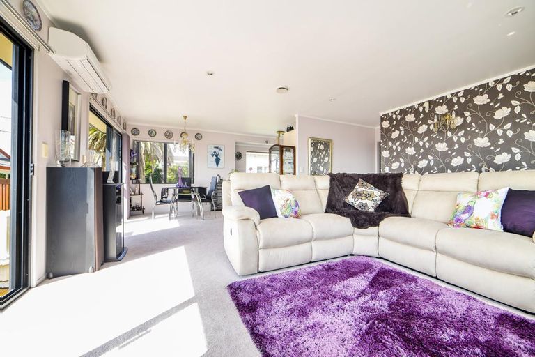 Photo of property in 17 Te Atatu Road, Te Atatu South, Auckland, 0610