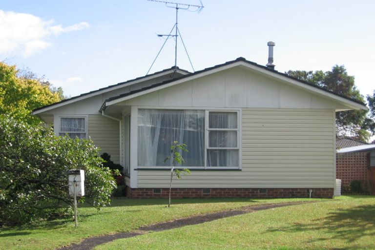 Photo of property in 7 Pendlebury Street, Green Bay, Auckland, 0604