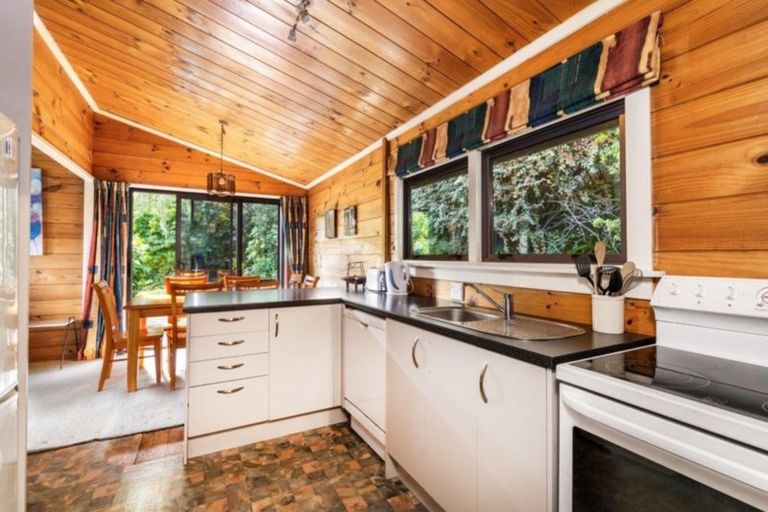 Photo of property in 34 Tremaine Avenue, Two Mile Bay, Taupo, 3330