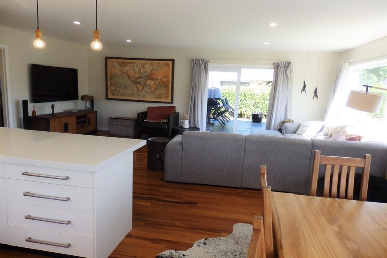 Photo of property in 21 Clare Street, Cambridge, 3434