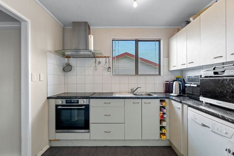 Photo of property in 2/10 Silver Road, Weymouth, Auckland, 2103