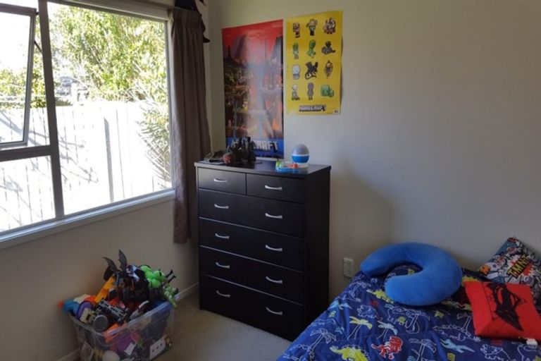 Photo of property in 32 Moncrieff Avenue, Clendon Park, Auckland, 2103