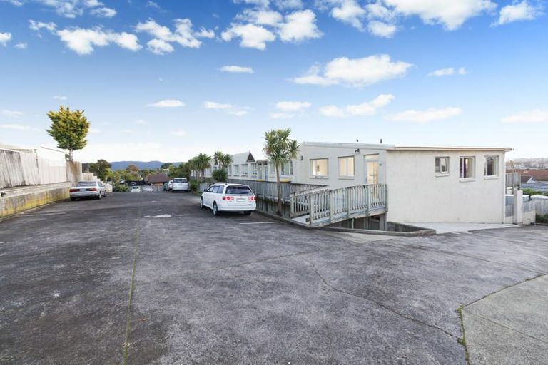 Photo of property in 10/242 Great North Road, Henderson, Auckland, 0612