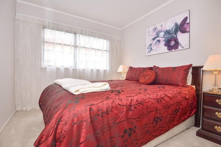 Photo of property in 17 Te Atatu Road, Te Atatu South, Auckland, 0610