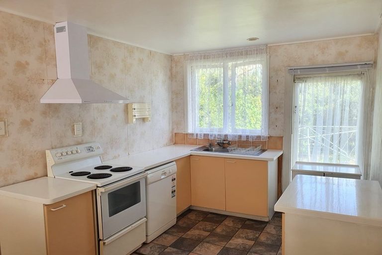 Photo of property in 10 Red Hills Road, Massey, Auckland, 0614