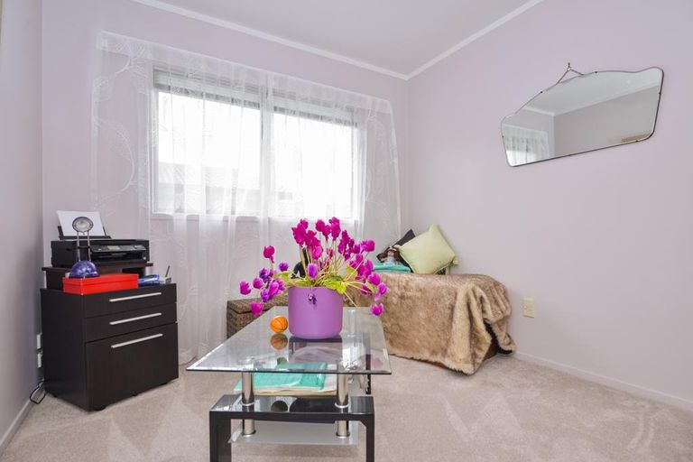 Photo of property in 17 Te Atatu Road, Te Atatu South, Auckland, 0610