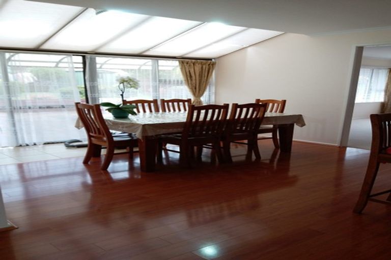 Photo of property in 19 St Simon Place, Botany Downs, Auckland, 2010