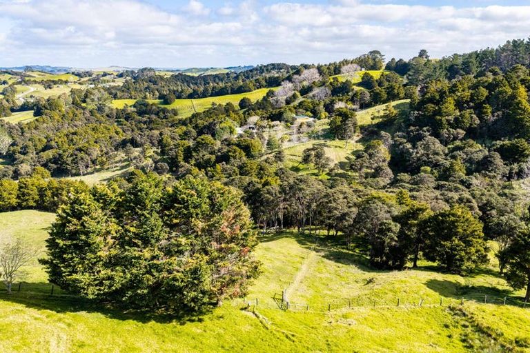 Photo of property in 330 Franklin Road, Paparoa, 0571