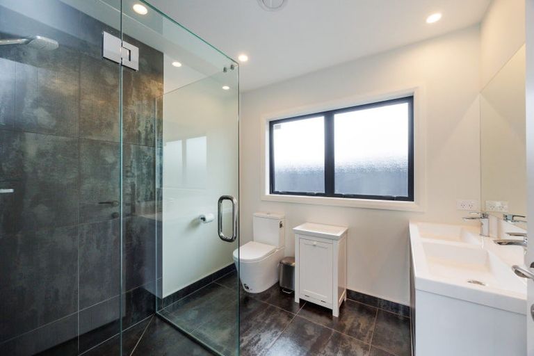 Photo of property in 30 Atlantic Drive, Fitzherbert, Palmerston North, 4410