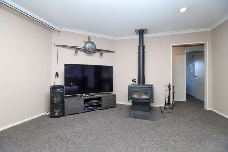 Photo of property in 9 Hollinger Place, Nawton, Hamilton, 3200