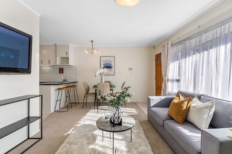 Photo of property in 4/112 Gossamer Drive, Pakuranga Heights, Auckland, 2010