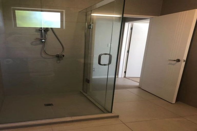 Photo of property in 16 Mural Place, Greenhithe, Auckland, 0632