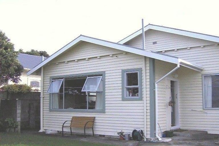 Photo of property in 15 Sutherland Crescent, Melrose, Wellington, 6023