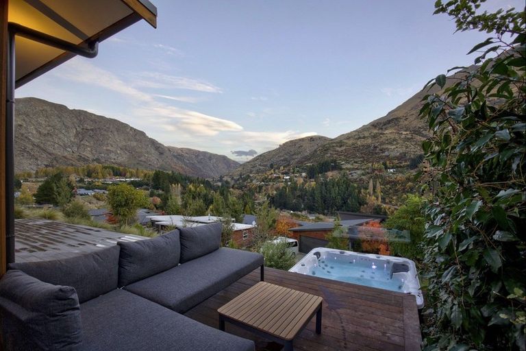 Photo of property in 3 Mcqueen Place, Arthurs Point, Queenstown, 9371