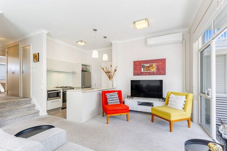 Photo of property in 16 Parkside Drive, Orewa, 0931