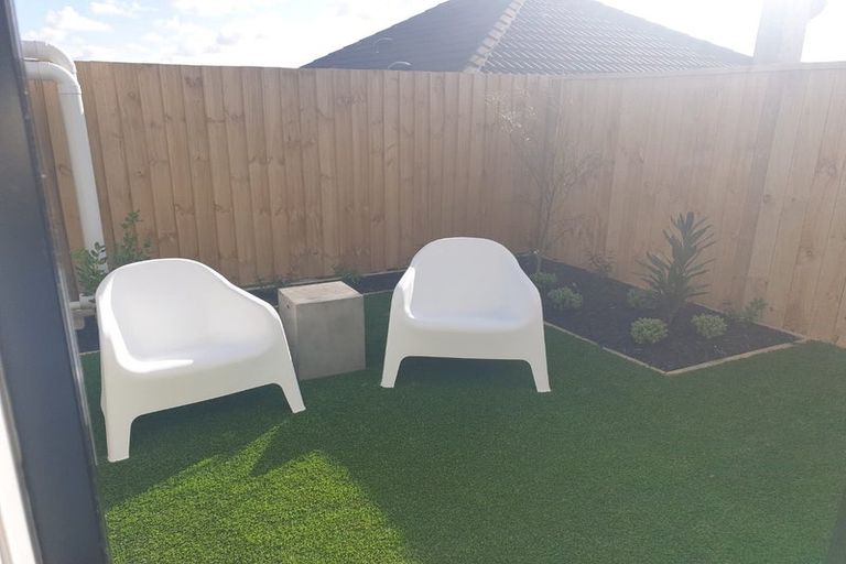 Photo of property in 9/24 Yeovil Road, Te Atatu Peninsula, Auckland, 0610