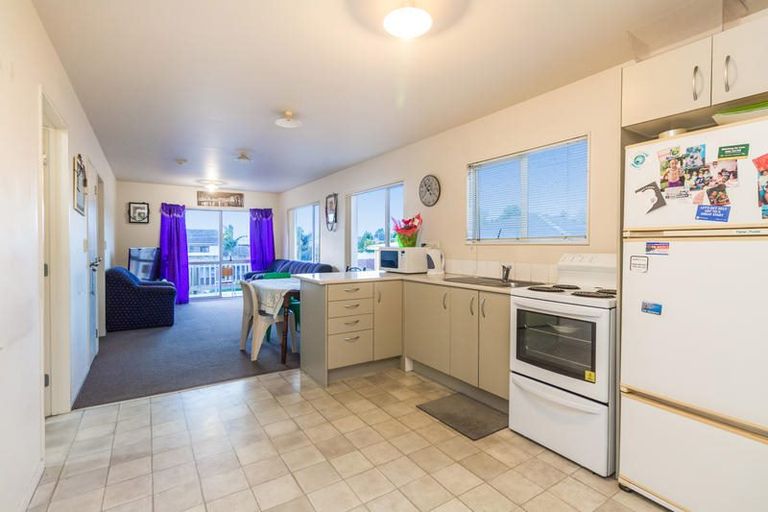 Photo of property in 10/242 Great North Road, Henderson, Auckland, 0612