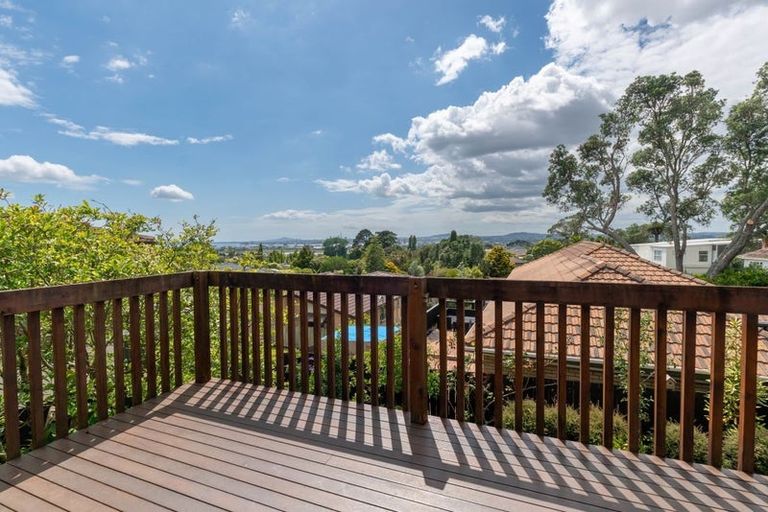 Photo of property in 17 Te Atatu Road, Te Atatu South, Auckland, 0610