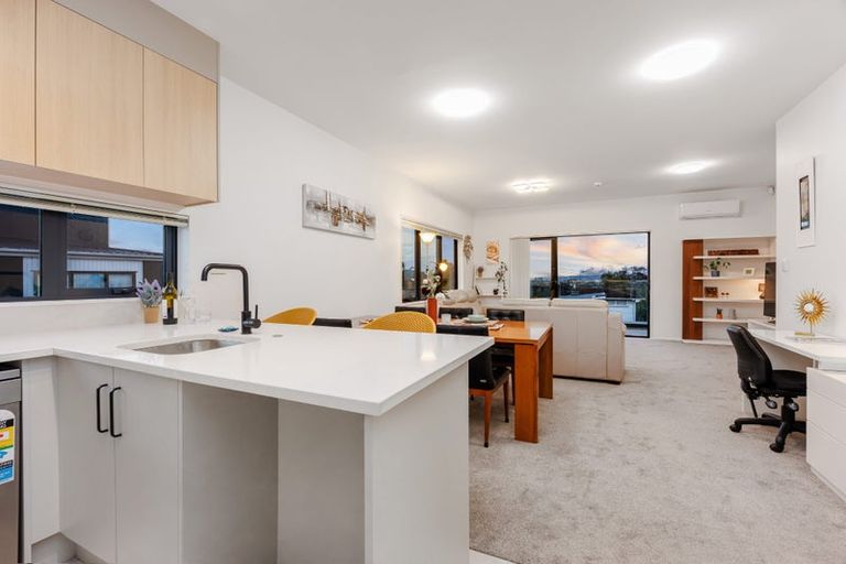 Photo of property in 4/43a Waimumu Road, Massey, Auckland, 0614