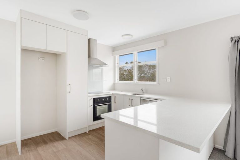 Photo of property in 194 Don Buck Road, Massey, Auckland, 0614