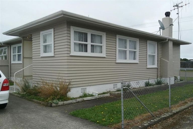 Photo of property in 34 Queenwood Road, Levin, 5510