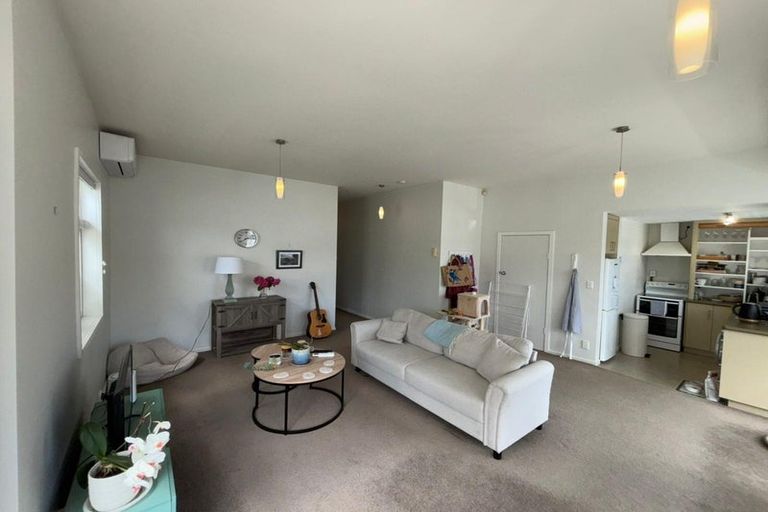 Photo of property in 2/14 Oroua Street, Eastbourne, Lower Hutt, 5013