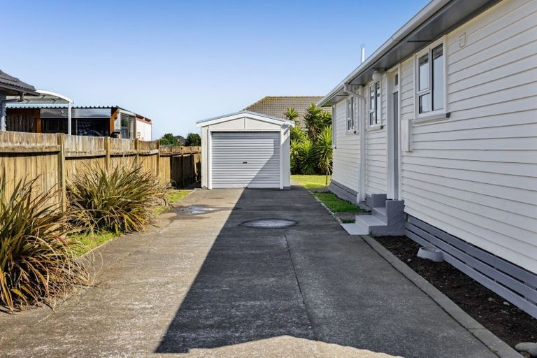 Photo of property in 22 Whitcombe Road, Opunake, 4616