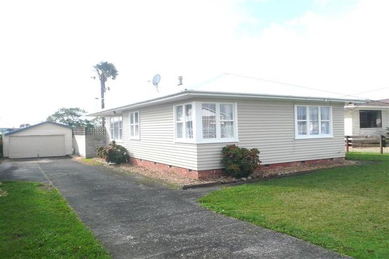 Photo of property in 34 Woodford Avenue, Henderson, Auckland, 0610