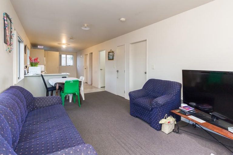 Photo of property in 10/242 Great North Road, Henderson, Auckland, 0612