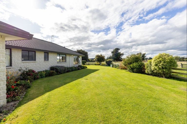 Photo of property in 205-233 Fitzherbert Road East, Aokautere, Palmerston North, 4471