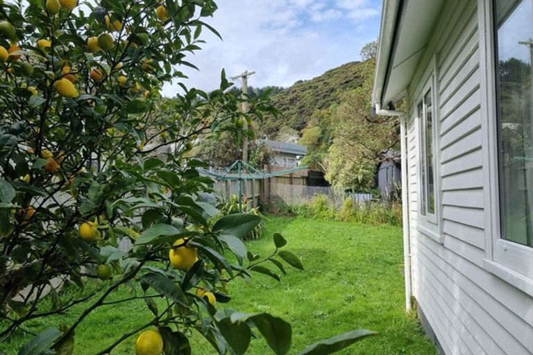 Photo of property in 66 Airlie Road, Plimmerton, Porirua, 5026