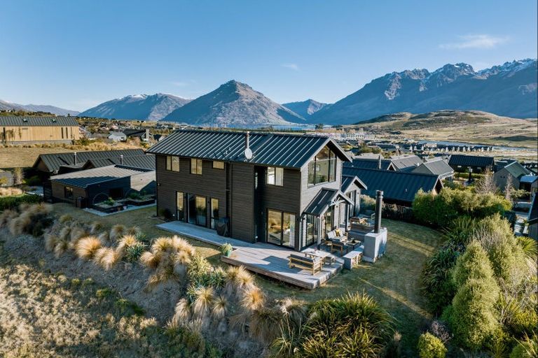 Photo of property in 28 Falconer Rise, Jacks Point, Queenstown, 9371