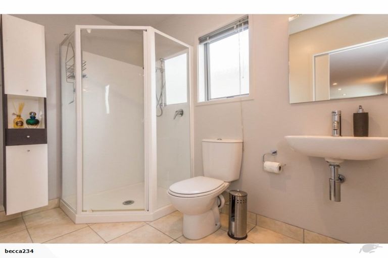 Photo of property in 8 Roy Maloney Drive, Henderson, Auckland, 0612