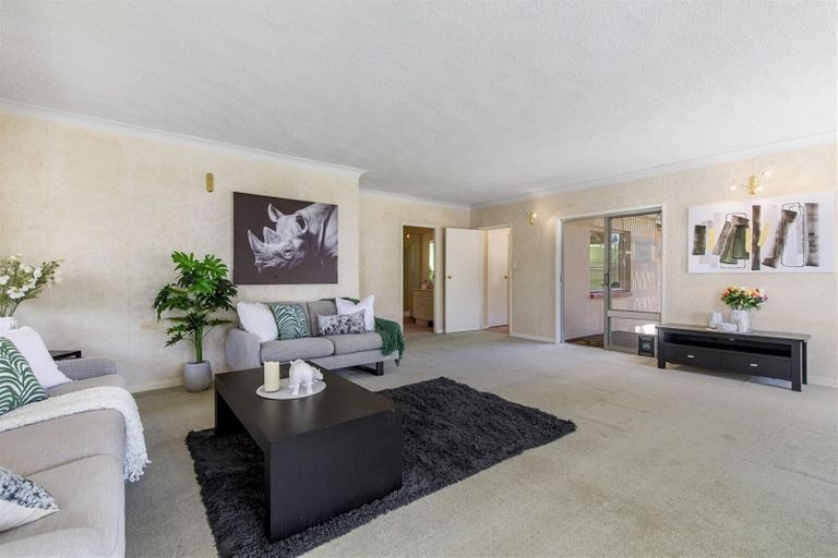 Photo of property in 96 Opanuku Road, Henderson Valley, Auckland, 0612