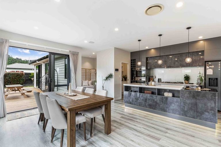 Photo of property in 16 Sir Lincoln Drive, Kumeu, 0810