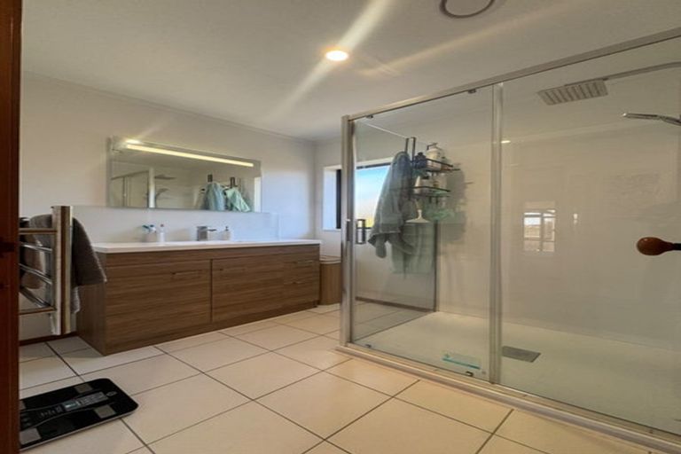 Photo of property in 2/21 White Heron Drive, Massey, Auckland, 0614