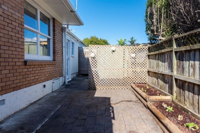 Photo of property in 2/7 Napoleon Avenue, Milford, Auckland, 0620