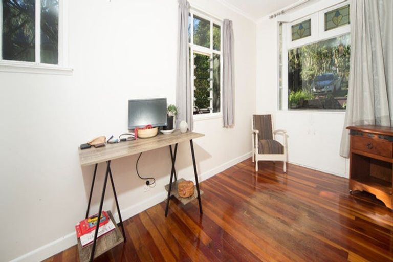 Photo of property in 44 Minnehaha Avenue, Titirangi, Auckland, 0604