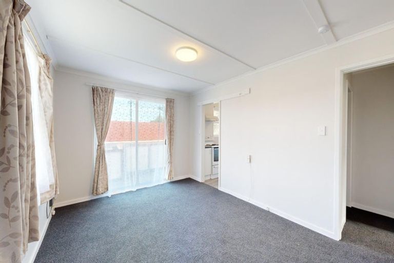 Photo of property in 21 Akaroa Drive, Maupuia, Wellington, 6022