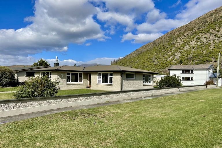 Photo of property in 85 Bledisloe Street, Kurow, 9435