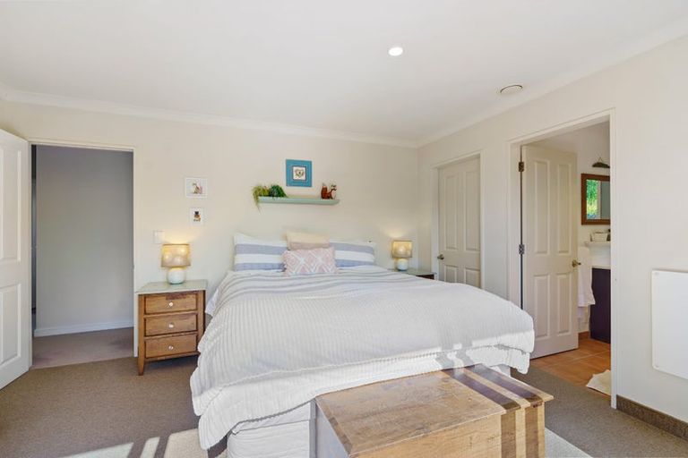 Photo of property in 4 Leanne Way, Waikanae Beach, Waikanae, 5036