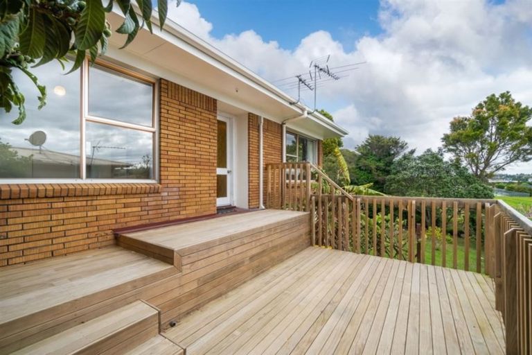 Photo of property in 2/40a Blakeborough Drive, Forrest Hill, Auckland, 0620