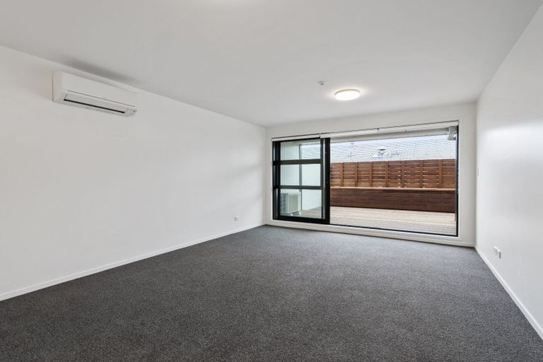 Photo of property in 3d/4045 Great North Road, Glen Eden, Auckland, 0602