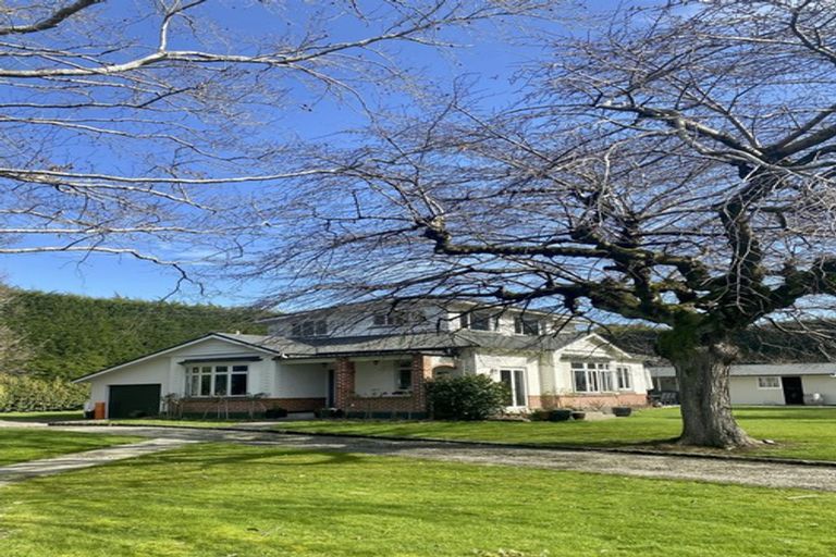 Photo of property in 750a Winton Lorneville Highway, Lochiel, Winton, 9781