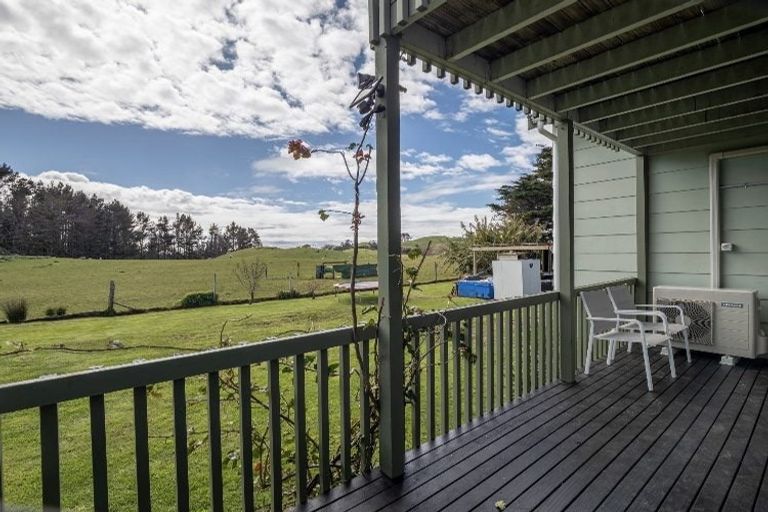 Photo of property in 2656 South Head Road, South Head, Helensville, 0874