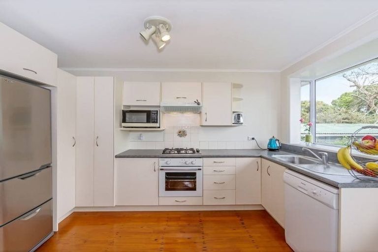 Photo of property in 540 Glenfield Road, Glenfield, Auckland, 0629