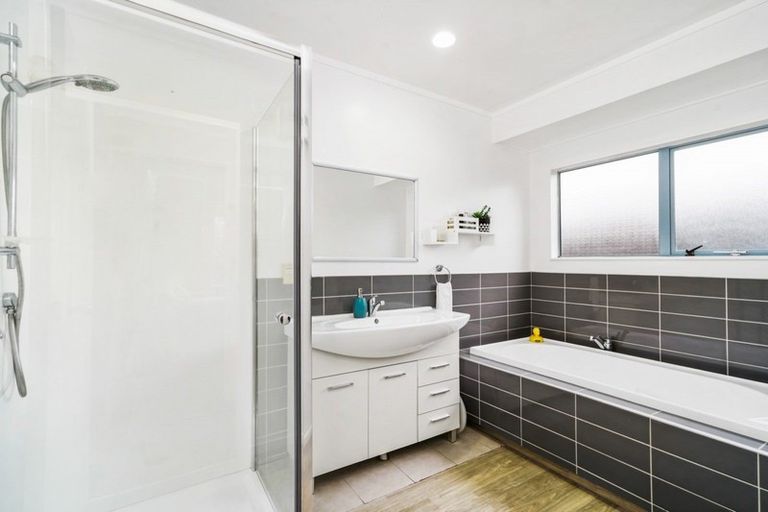 Photo of property in 1 Caesar Roose Drive, Glenview, Hamilton, 3206