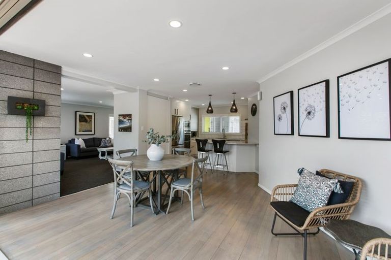 Photo of property in 76 Uxbridge Road, Cockle Bay, Auckland, 2014